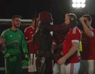 Deadpool ahora sueña con ser jugador del Manchester United