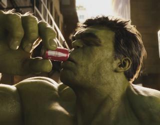 Hulk vs Ant-Man en un Nuevo Comercial para el Super Bowl 50.