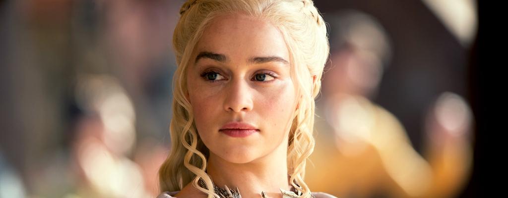 Transformación de Emilia Clarke en Daenerys para Juego de tronos. 