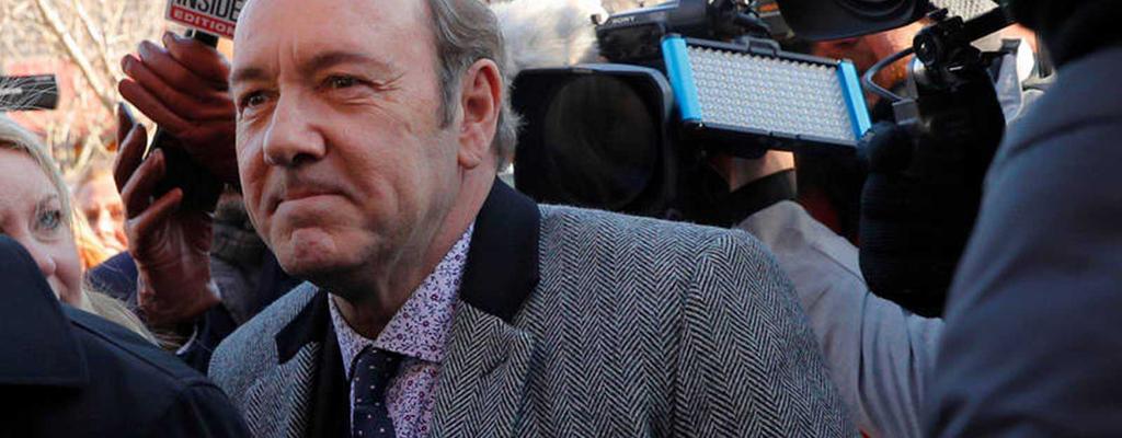 Hermano de Kevin Spacey asegura que su hermano se convirtió en depredador sexual por su padre