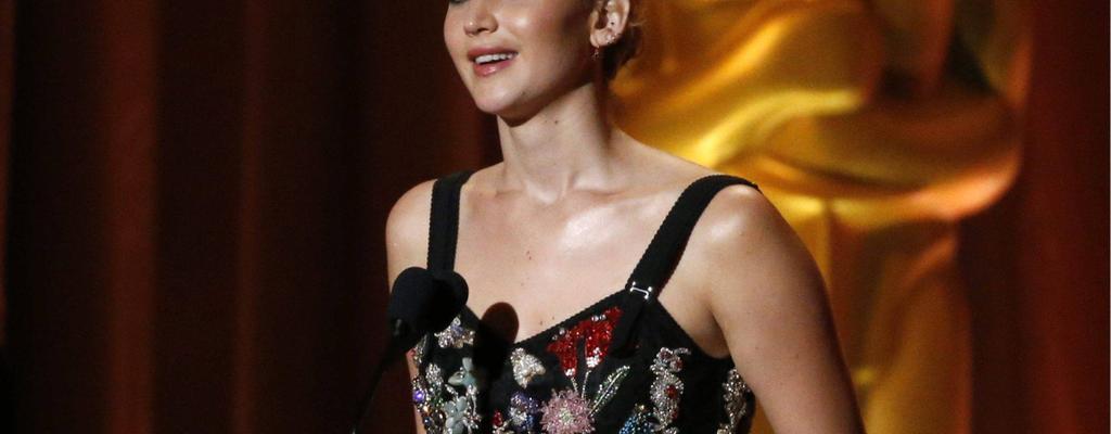 Jennifer Lawrence no pudo ver mas de tres minutos de El Hilo Fantasma
